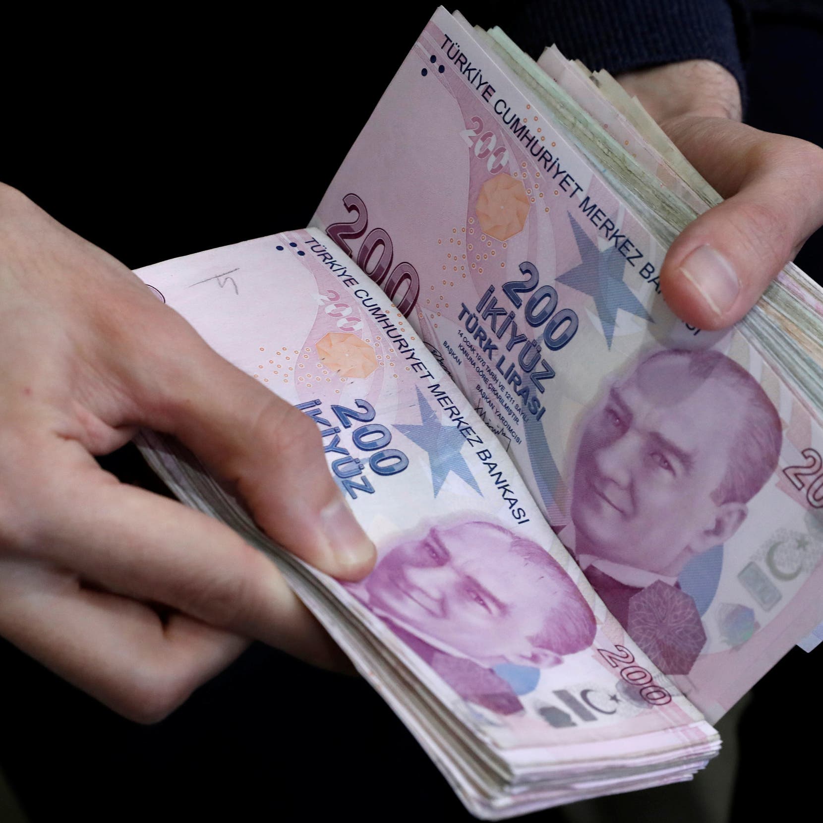الليرة التركية تخسر 11.5% خلال أسبوع بعد أحدث خفض لأسعار الفائدة