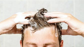 حتى تتجنب تساقطه.. كم عدد المرات المثالية لغسل شعرك؟