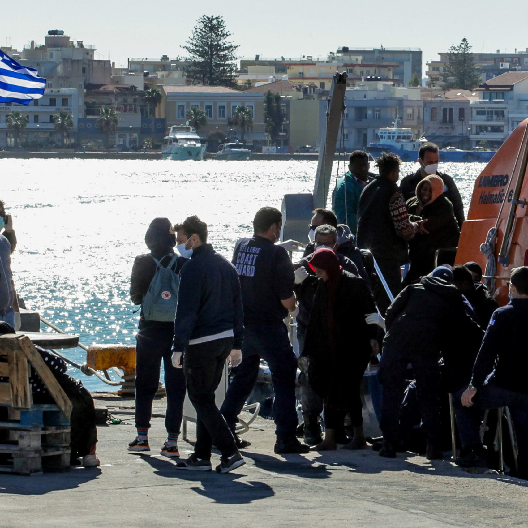 4 أطفال يقضون في حادثة غرق لمهاجرين.. واليونان تتهم تركيا