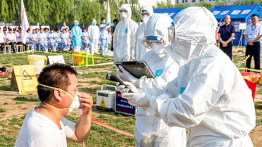 People participate in an emergency exercise on prevention and control of H7N9 bird flu virus organised by the Health and Family Planning Commission of the local government in Hebi, Henan province, China June 17, 2017. Picture taken June 17, 2017. REUTERS/Stringer ATTENTION EDITORS - THIS IMAGE WAS PROVIDED BY A THIRD PARTY. CHINA OUT. NO COMMERCIAL OR EDITORIAL SALES IN CHINA.