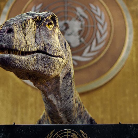 شاهد ديناصوراً يقتحم قاعة الجمعية العامة للأمم المتحدة