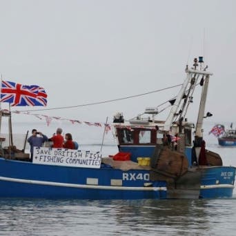 أزمة قوارب الصيد تتصاعد.. بريطانيا تهدد فرنسا: سنرد