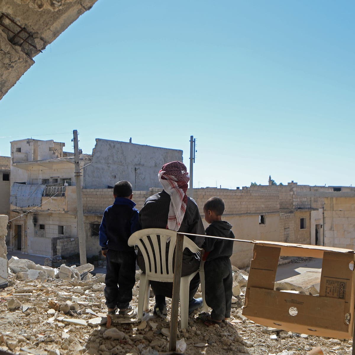 "بابا منزلنا قريب".. سوريون يرون بيوتهم أمامهم ولكن..