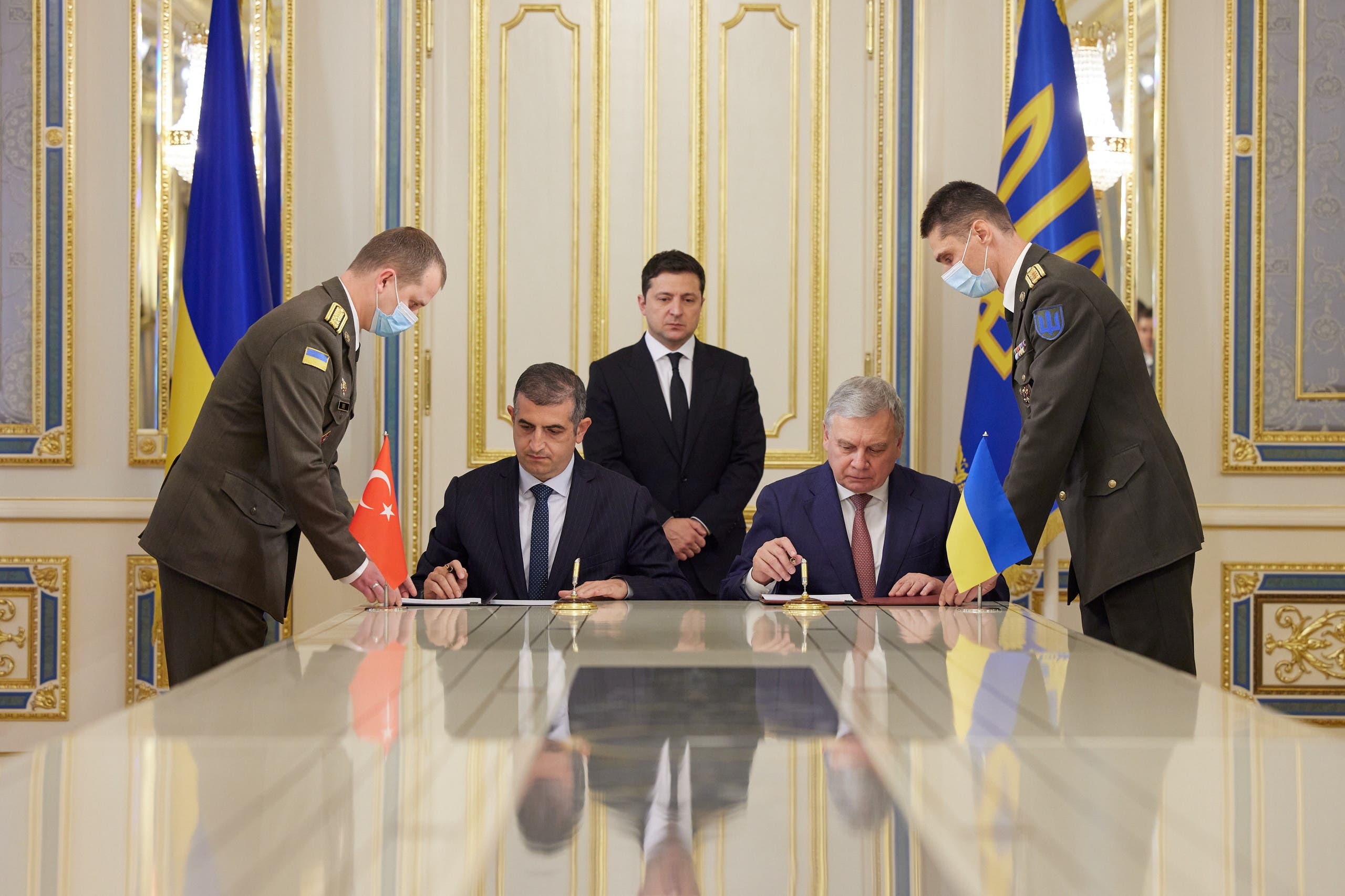 توقيع اتفاق في سبتمبر الماضي بين تركيا وأوكرانيا حول التدريب وصيانة المسيرات التركية 