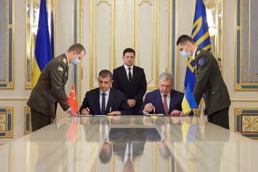 توقيع اتفاق في سبتمبر الماضي بين تركيا وأوكرانيا حول التدريب وصيانة المسيرات التركية 