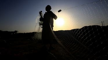  A worker makes fishnets in Port Sudan at Red Sea State February 24, 2014. (File Photo: Reuters)