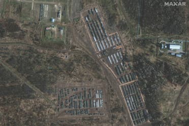 صور عالية الدقة من الأقمار الصناعية تظهر وحدات مدرعة ومعدات دعم في يلنيا ، روسيا. | صورة القمر الصناعي © 2021 Maxar Technologies