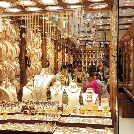 السعودية: قرار الرخص المهنية في منافذ بيع الذهب يستهدف العاملين وليس الملاك