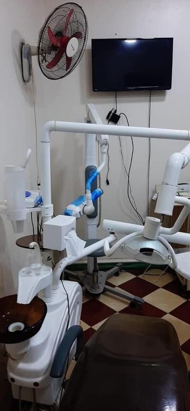 عيادة طبيب الأسنان المزيف