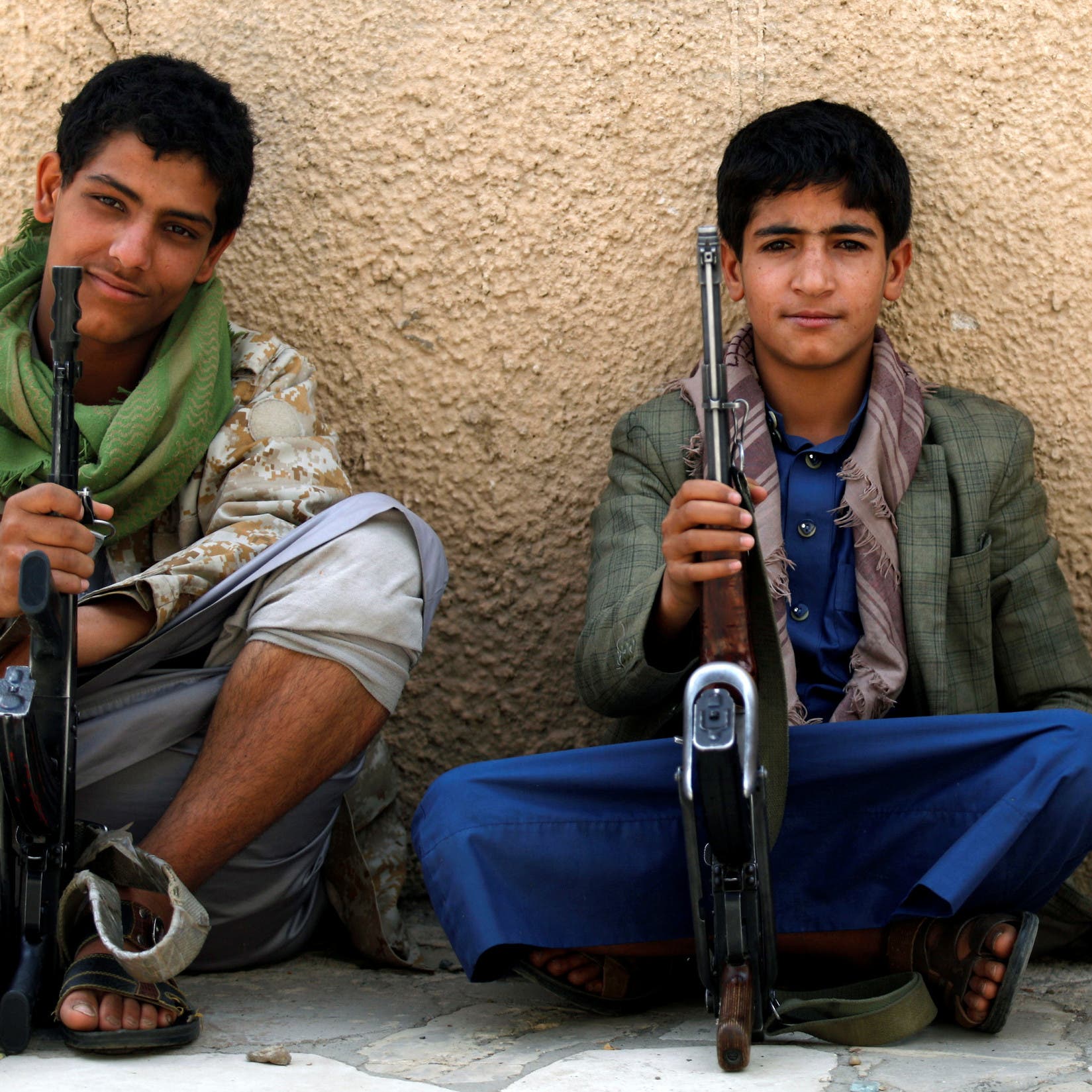 الإرياني: الحوثيون يستغلون الأطفال في نقل الأسلحة والذخائر