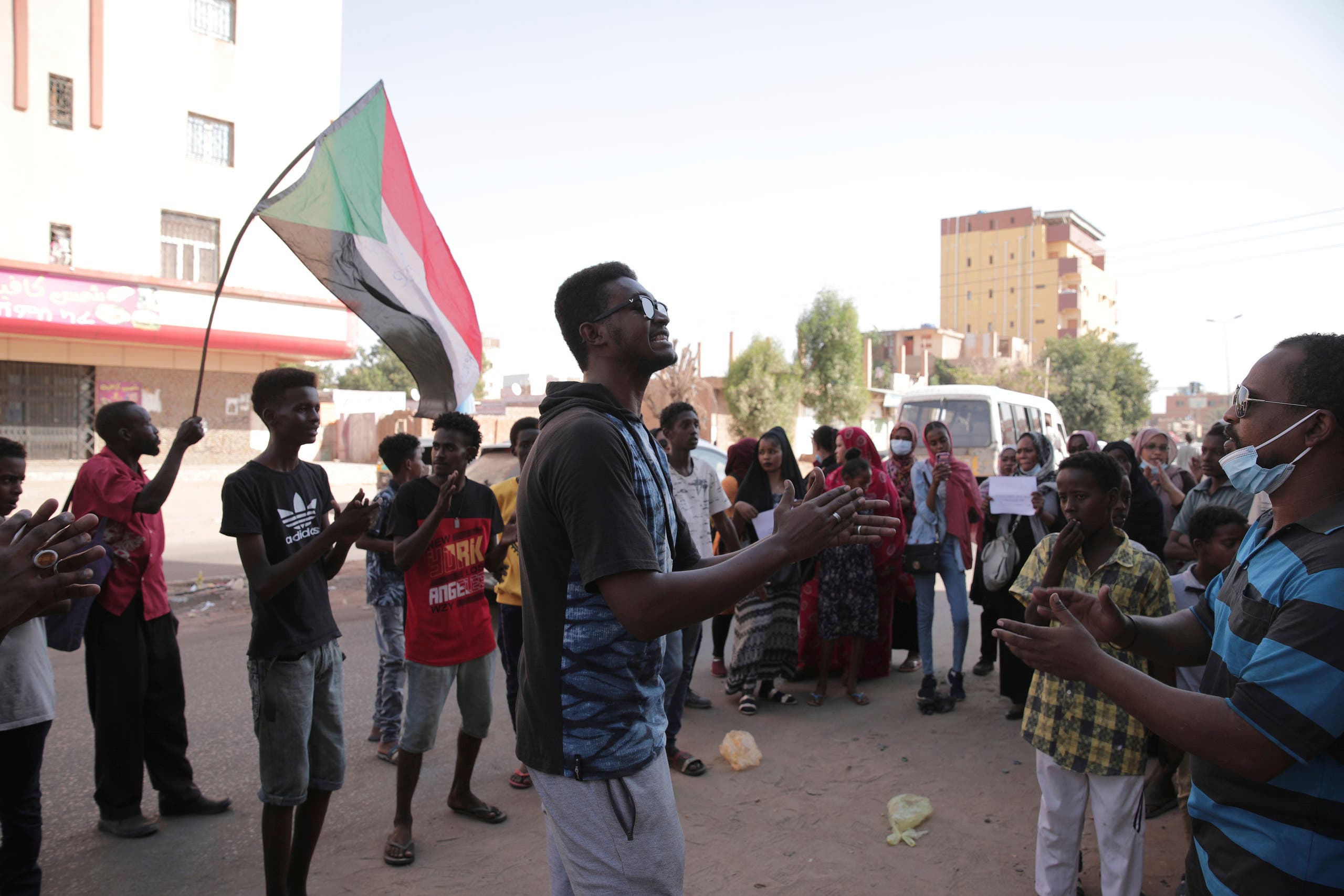 تظاهرات سابقة في الخرطوم ضد اجراءات الجيش الاستثنائية (أسوشييتد برس)