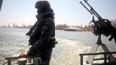 Ukrainian border guards patrol the Sea of Azov off the city of Mariupol on April 30, 2021. / AFP / Aleksey Filippov
