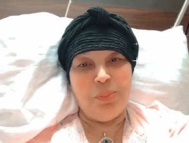 فيفي عبده  بعد خضوعها لعملية جراحية