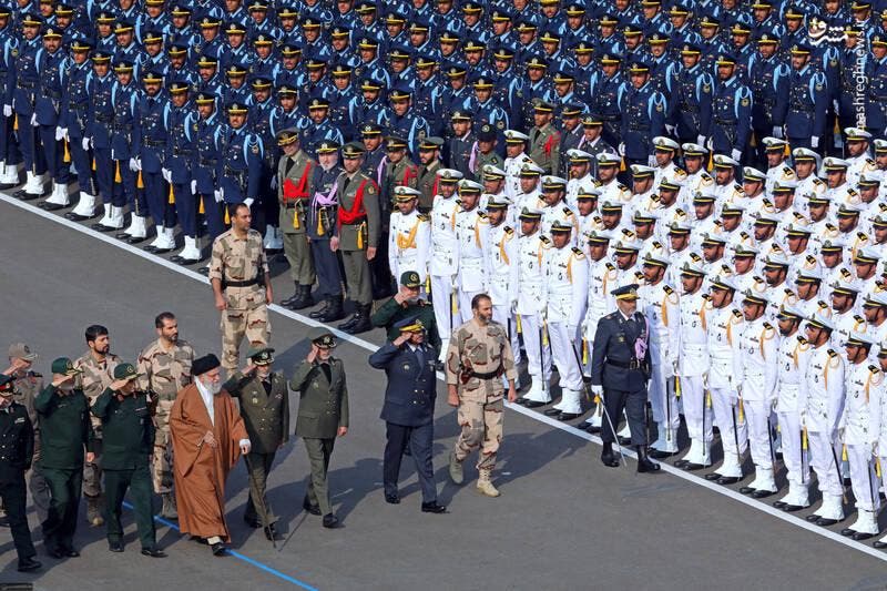 المرشد الأعلى هو القائد الأعلى للقوات المسلحة