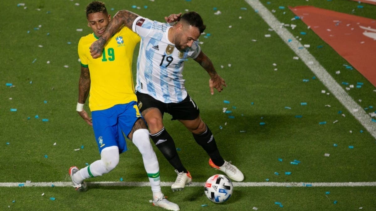“أخطاء جسيمة” تتسبب بإيقاف حكام مباراة الأرجنتين والبرازيل