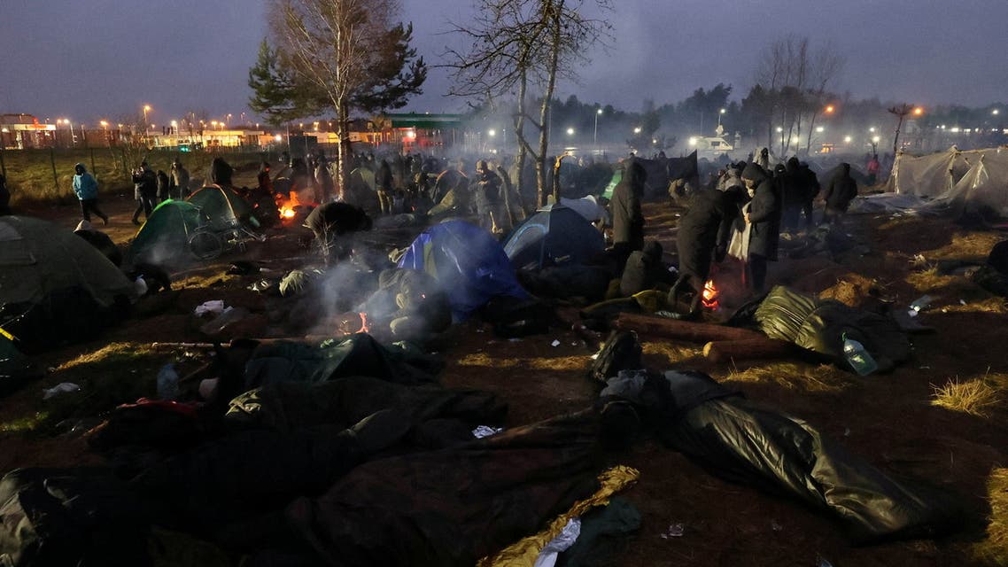 Migrants gather in a camp near the Bruzgi - Kuznica checkpoint on the Belarusian-Polish border in the Grodno region, Belarus November 18, 2021. Maxim Guchek/BelTA/Handout via REUTERS ATTENTION EDITORS - THIS IMAGE HAS BEEN SUPPLIED BY A THIRD PARTY. NO RESALES. NO ARCHIVES. MANDATORY CREDIT.