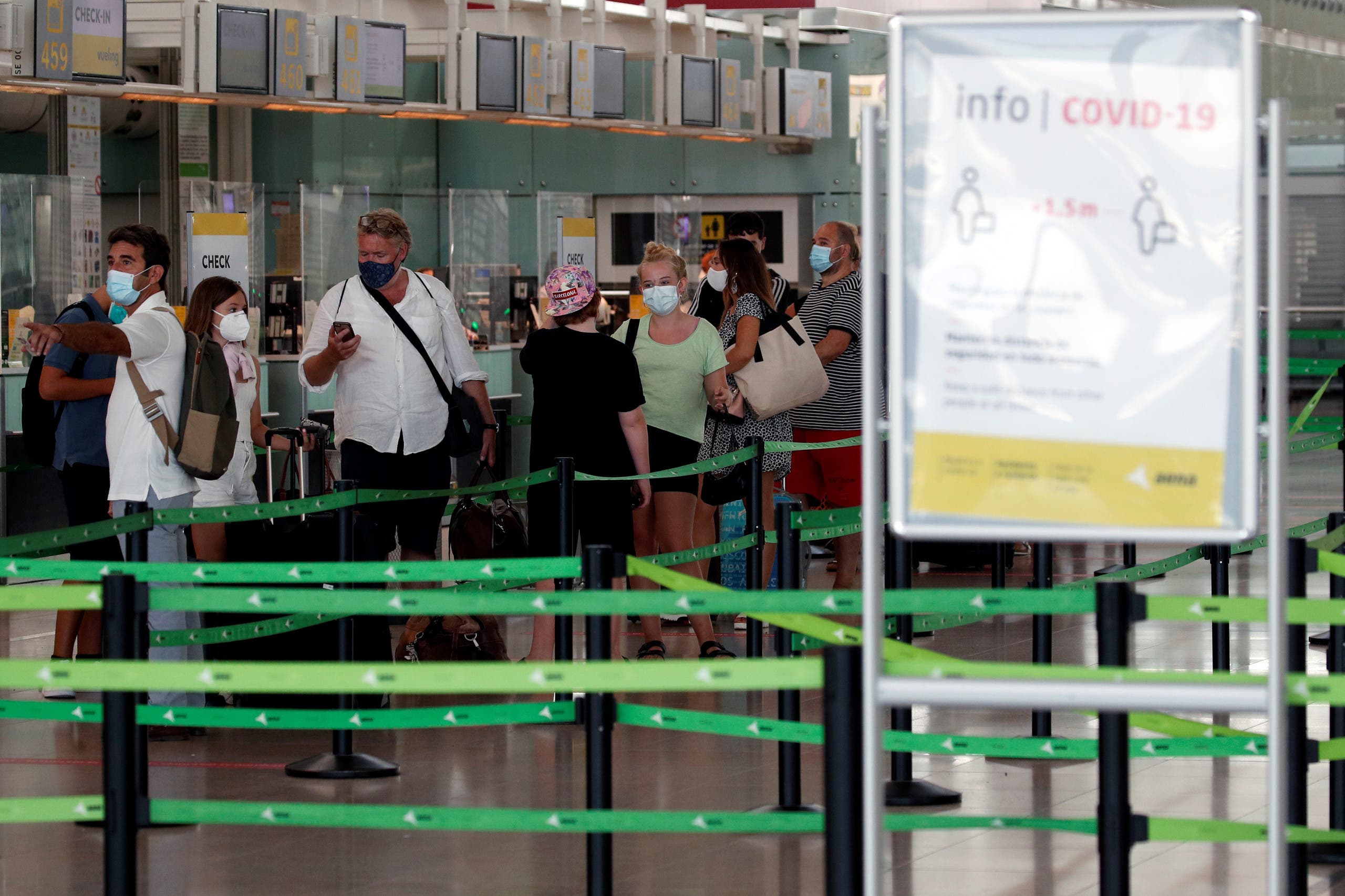 مسافرون في مطار برشلونة (أرشيفية)