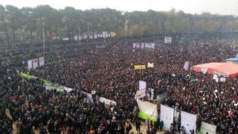 اعتراض چندین هزار نفری مردم اصفهان در بستر خشک زاینده رود