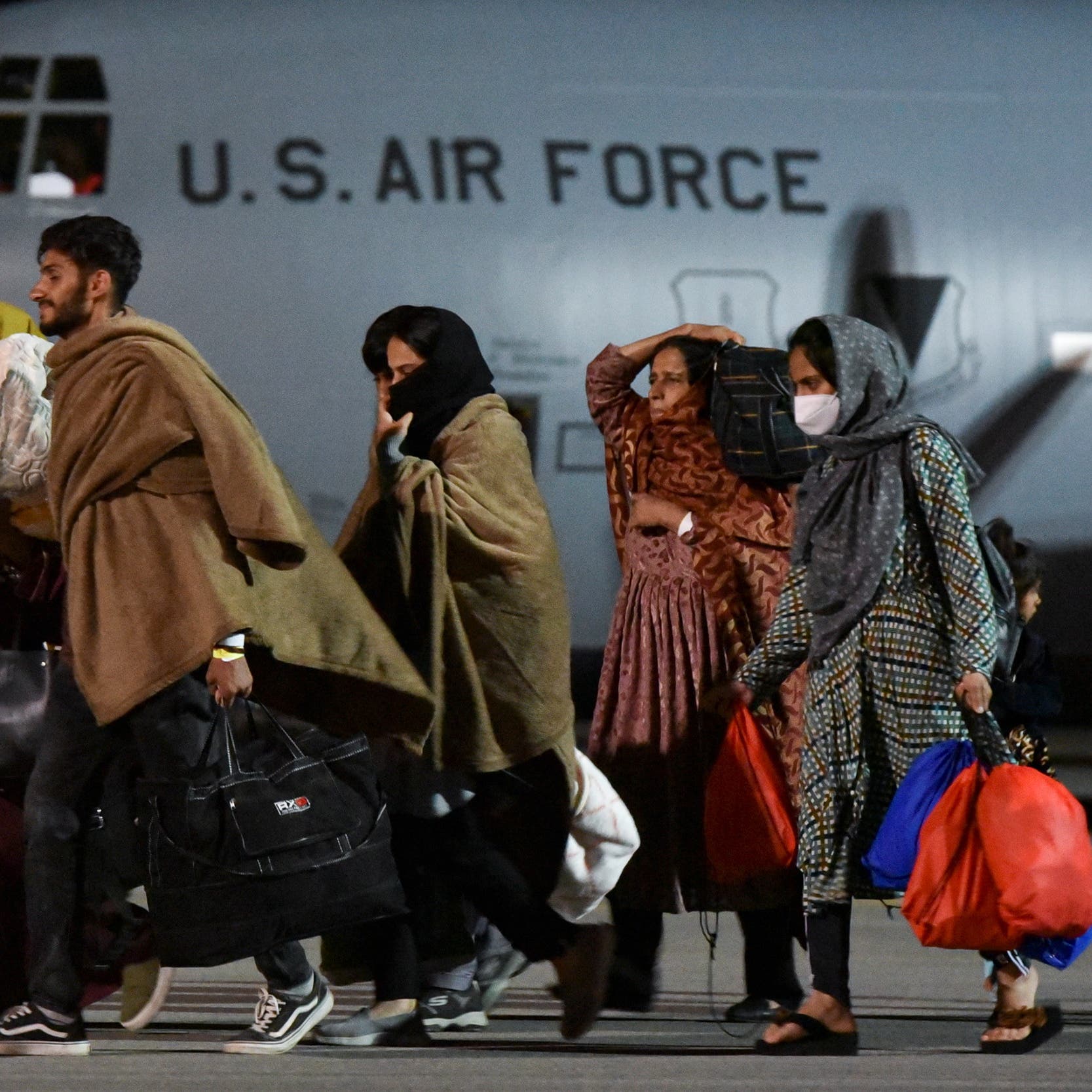 أميركا تدرس خيار إعادة بعض "اللاجئين" الأفغان إلى بلادهم