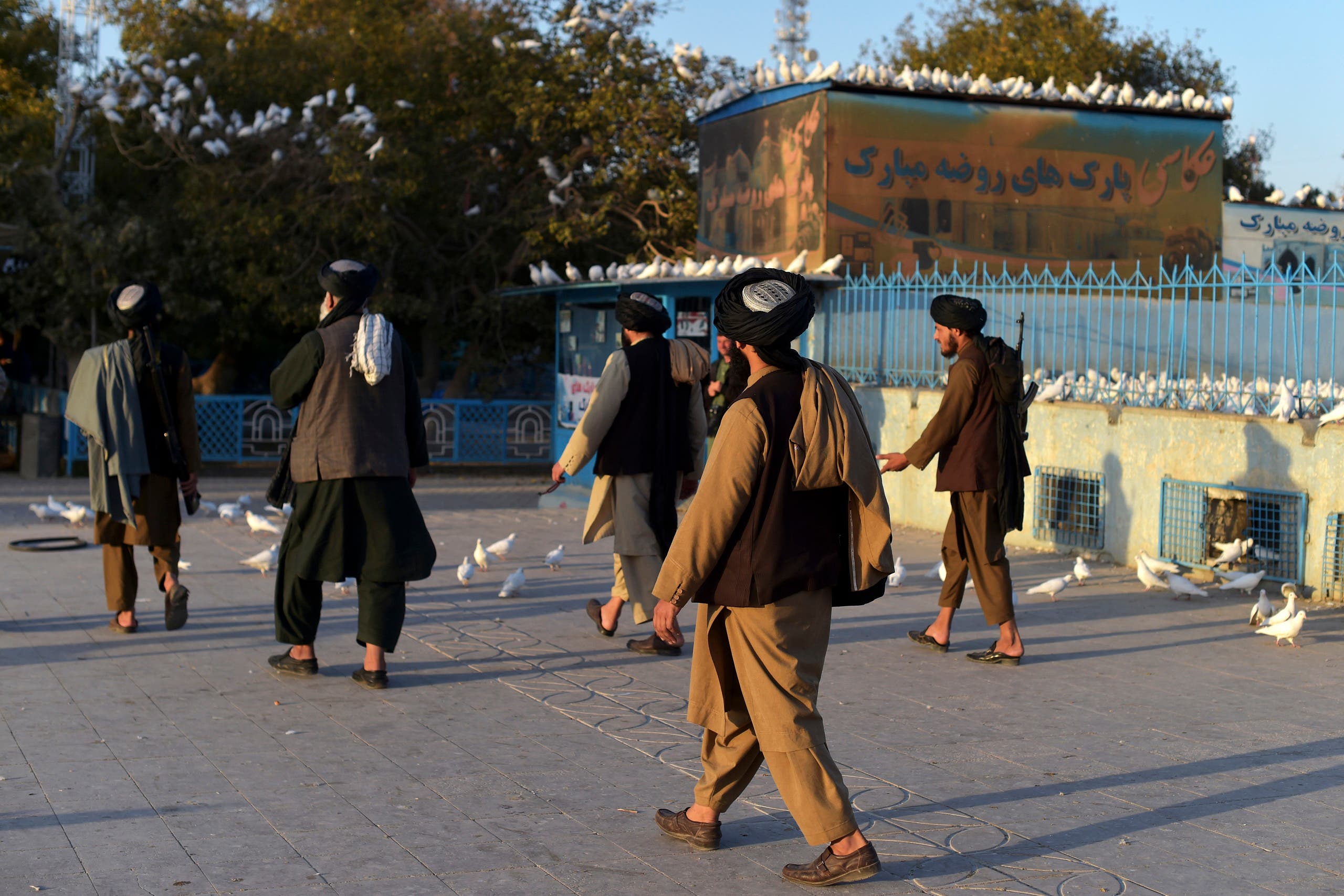 Taliban fighters in Mazar-i-Sharif (archive)