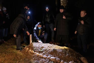 الطبيب قسام شحادة يشارك بجنازة شاب توفي على الحدود بين بولندا وبيلاروسيا