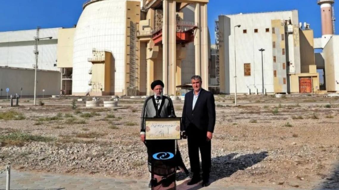 ابراهیم رئیسی در کنار نیروگاه اتمی بوشهر