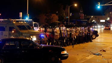 Police stand guard during disturbances following the police shooting of a man in Milwaukee, Wisconsin, U.S. August 14, 2016. (File photo: Reuters)
