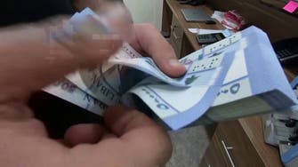 الليرة اللبنانية تتراجع لمستوى قياسي وتسجل 35 ألفا مقابل الدولار