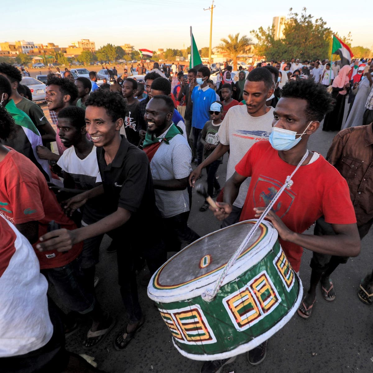 تظاهرات أمام القصر الرئاسي بالخرطوم..والشرطة تطلق الغاز