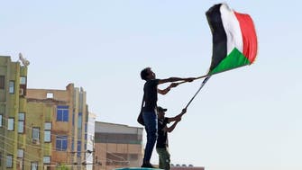 98 إصابة بتظاهرات السودان.. ومسؤول أوروبي ينبه بفيديو
