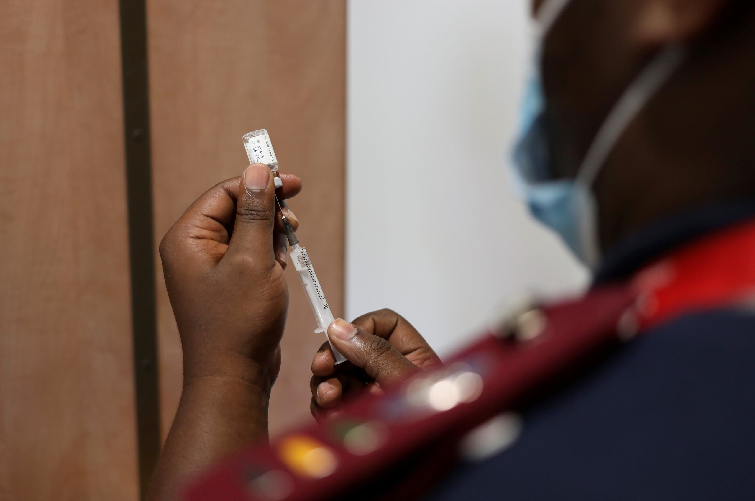 من حملة التطعيم ضد كورونا في جنوب افريقيا