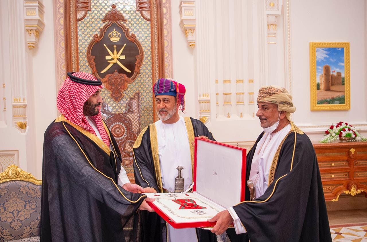 The Sultan of Oman presents the Saudi Crown Prince with the Oman Civil Order of the first degree