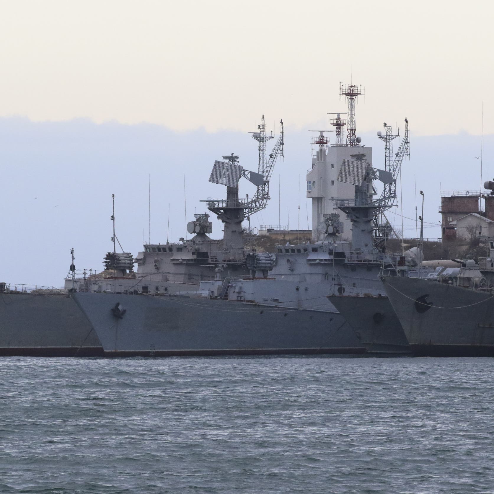 موسكو: دخول سفينة أوكرانية لمضيق كيرتش استفزازي