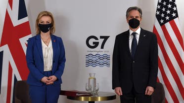 Britain's Foreign Secretary Liz Truss (L) and US Secretary of State Antony Blinken (R) wearing face coverings to combat the spread of the coronavirus, pose for a photograph before a bilateral meeting ahead of the G7 foreign ministers summit in Liverpool, north-west England on December 10, 2021. Blinken arrived in Britain for a G7 ministers' meeting before visiting Indonesia, Malaysia and Thailand. (AFP)