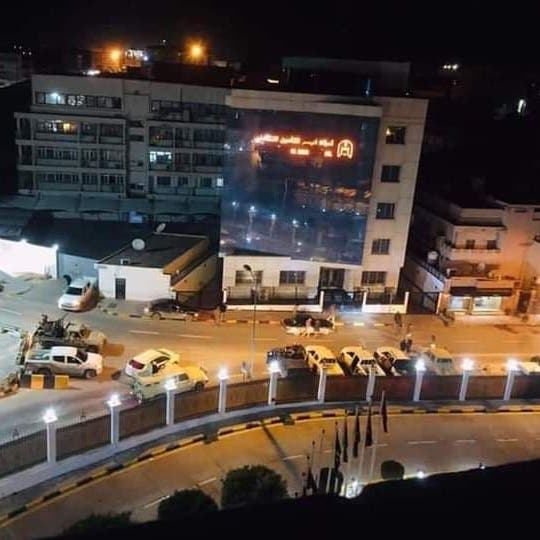 ليبيا.. ميليشيات مسلحة تحاصر مقر الحكومة في طرابلس