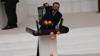 "صندوق برتقال" بالبرلمان التركي.. ونائب يحذر: الوضع صعب!