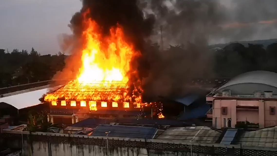 This frame grab from video footage taken on December 17, 2021 and received on December 18 courtesy of Thapakorn Srithong via AFPTV shows a fire set by prisoners during a two-day riot over the handling of a Covid-19 coronavirus cluster, at a prison in Krabi. (Photo by AFPTV / AFP) / NO USE AFTER DECEMBER 26, 2021 16:00:00 GMT - RESTRICTED TO EDITORIAL USE - MANDATORY CREDIT AFP PHOTO / AFPTV / COURTESY OF THAPAKORN SRITHONG - NO MARKETING NO ADVERTISING CAMPAIGNS - DISTRIBUTED AS A SERVICE TO CLIENTS --- NO ARCHIVES ---