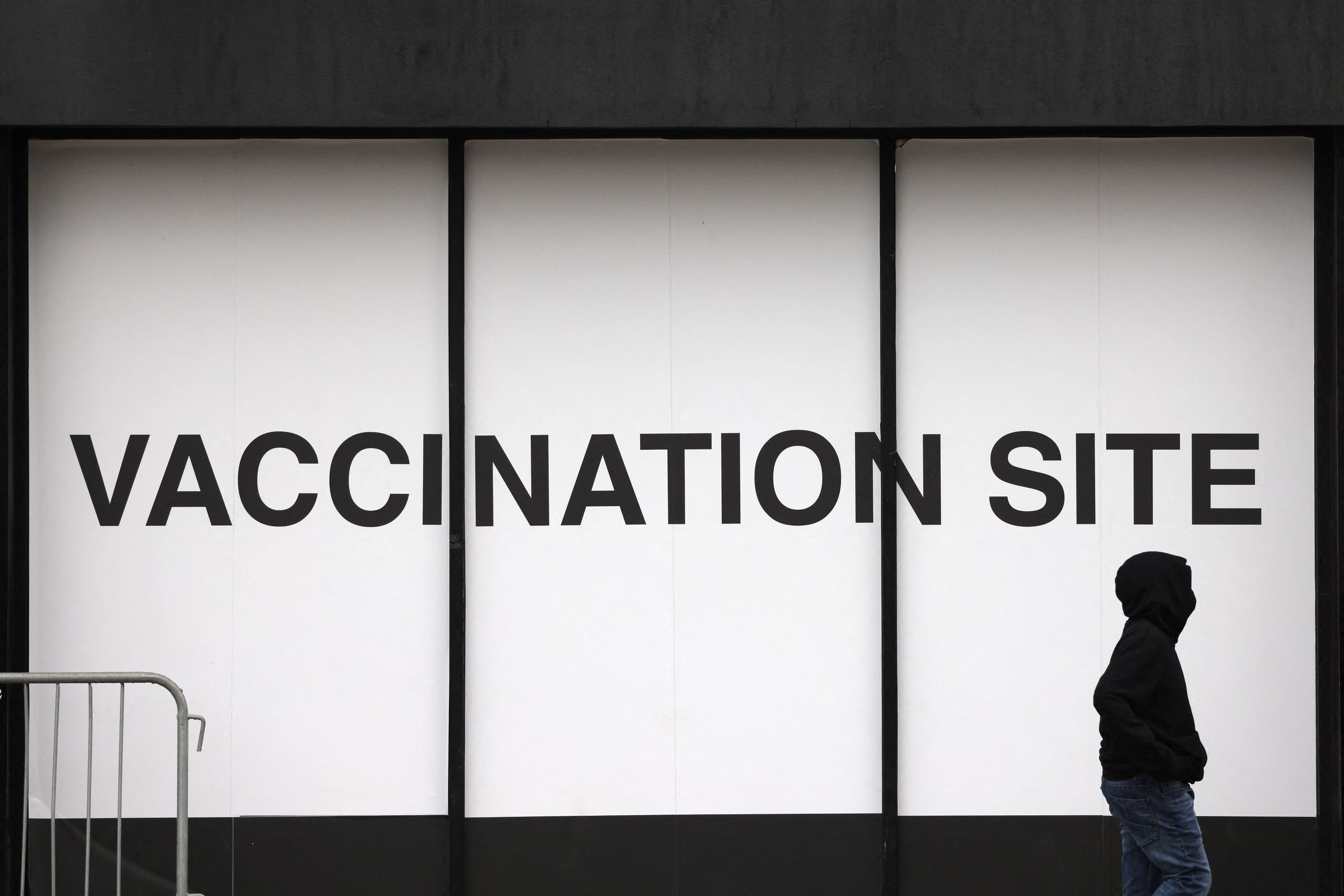 مركز للتطعيم في الولايات المتحدة (رويترز)