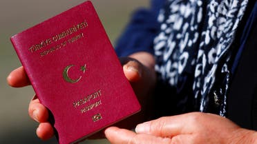 A Turkish voter, living in Germany, holds her passport to cast her vote on Turkey's presidential and parliamentary elections at the Turkish consulate in Berlin, Germany, June 7, 2018. (File photo: Reuters)