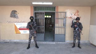 مخاوف من عودة "الصدام" بين الشرق والغرب في ليبيا بسبب تأجيل الانتخابات