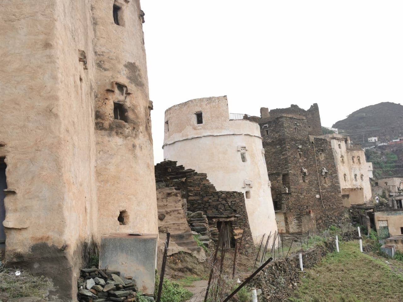 Building engineering in the castles of Al-Dayer Governorate