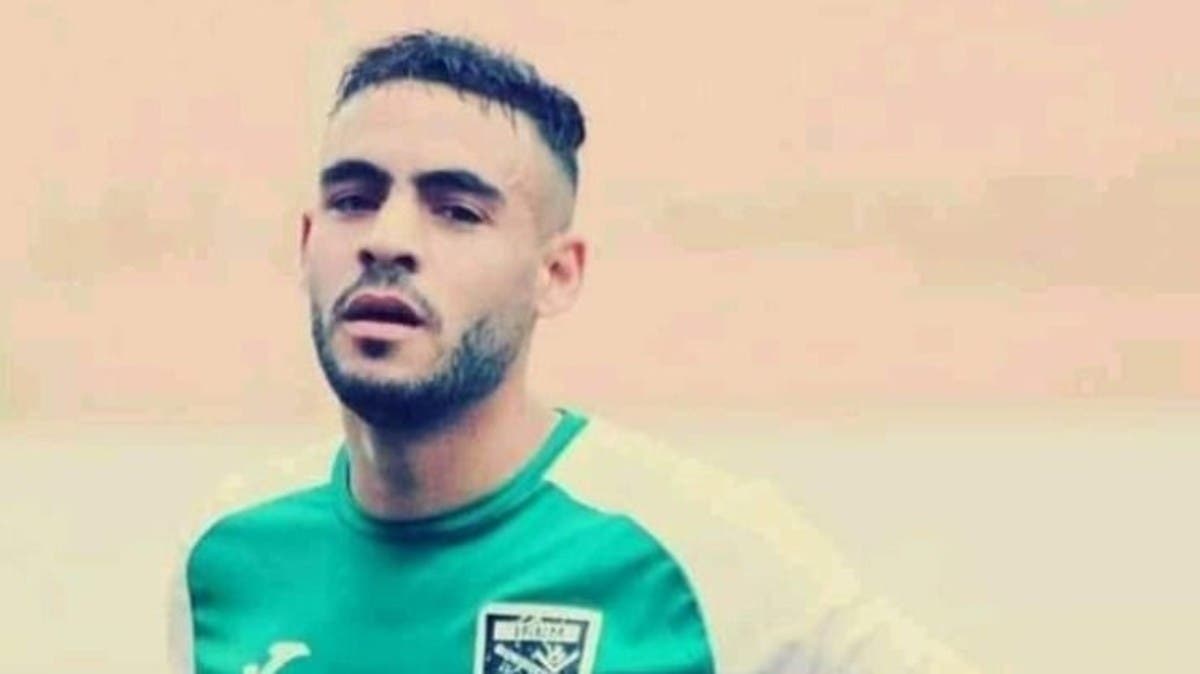 وفاة لاعب جزائري بسكتة قلبية خلال مباراة كرة قدم
