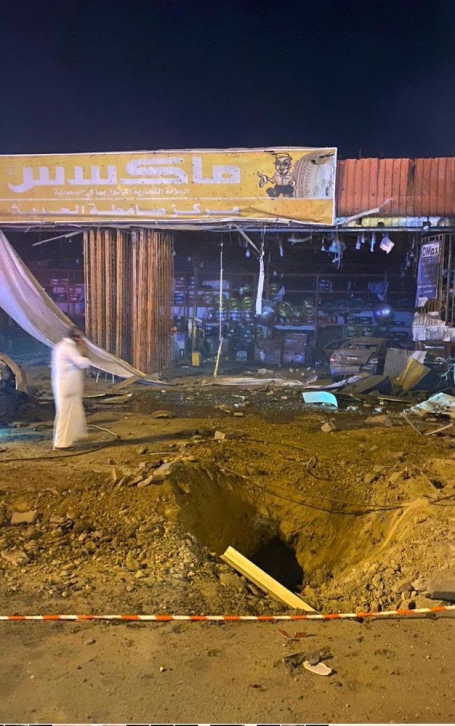 الأضرار الناجمة عن المقذوف الحوثي في جازان