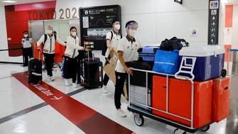 هونغ كونغ تحظر الرحلات الجوية من 8 دول بعد تفشي أوميكرون