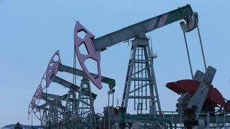 النفط يتخلى عن بعض مكاسبه وسط توقعات متباينة للطلب