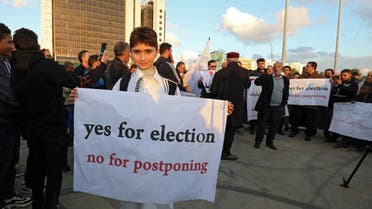 محتجون ضد تأجيل الانتخابات في طرابلس (أرشيفية- فرانس برس)