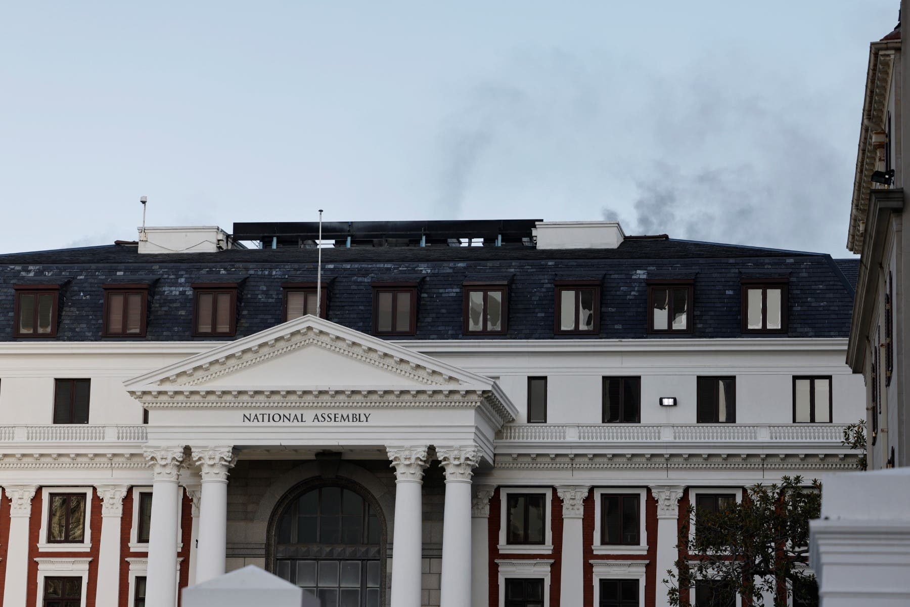 حريق في برلمان كيب تاون (فرانس برس)