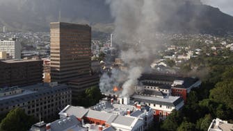 فيديو.. حريق يلتهم مبنى برلمان جنوب إفريقيا بالكامل