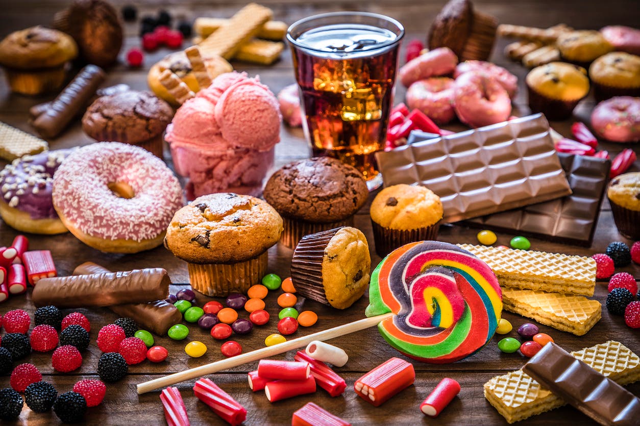 تجنب السكريات والمعجنات والحلويات