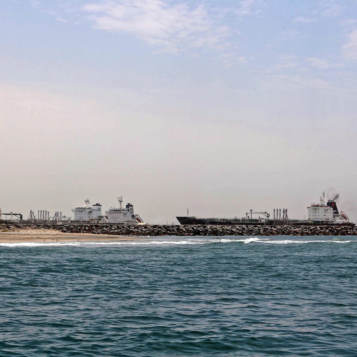 التحالف: ميليشيا الحوثي خطفت سفينة شحن قبالة الحديدة